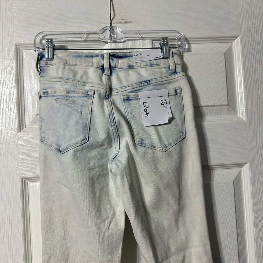 NWT Women's Vervet Alison Flared White Wash Jeans - Picture 8 of 14